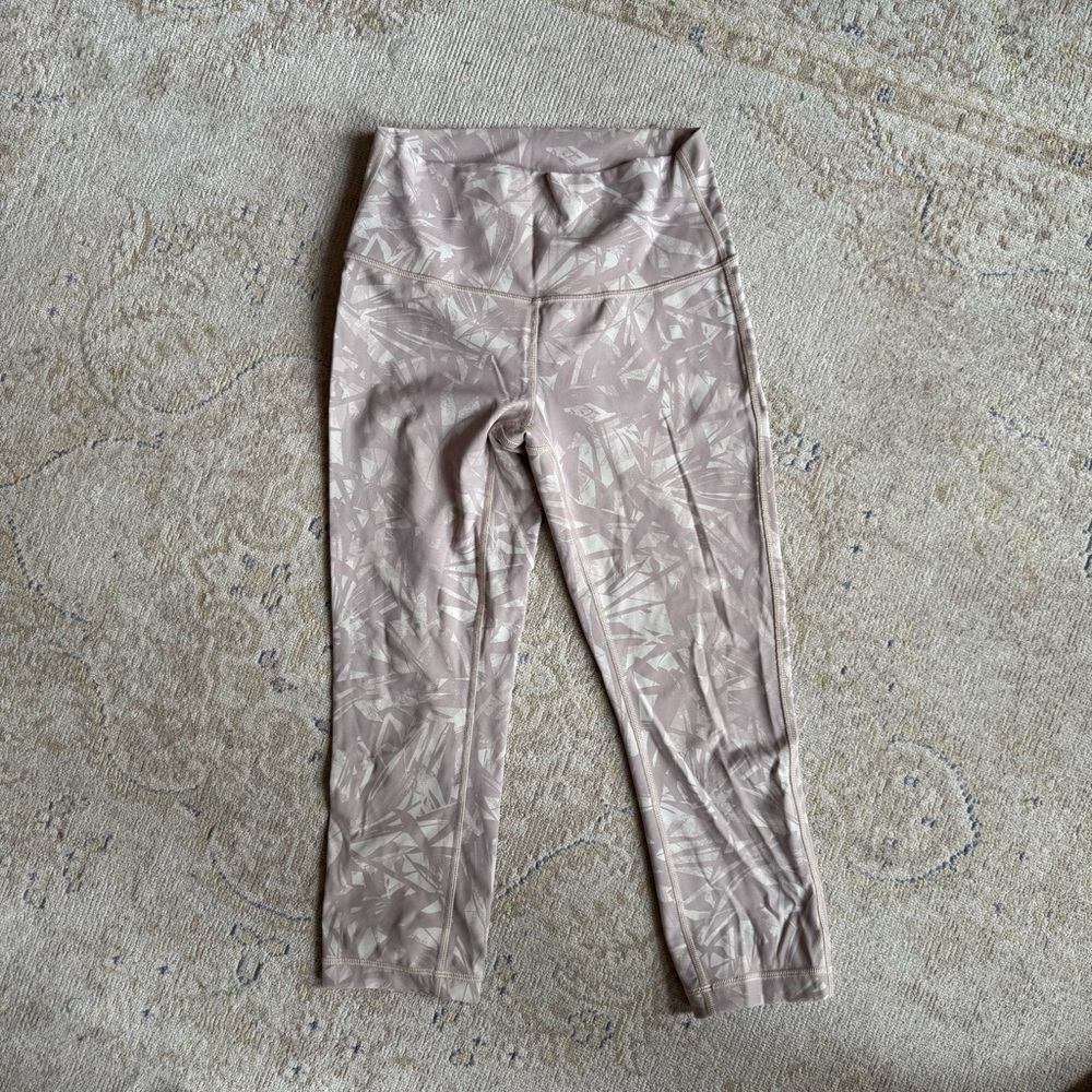Lululemom leggings in pink grey print